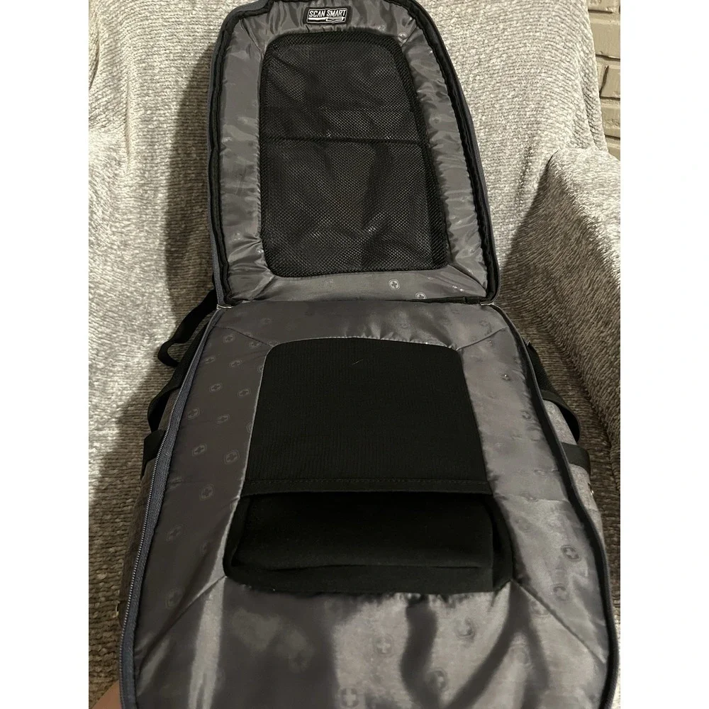 SwissGear 1900 ScanSmart Backpack - fits up to 17